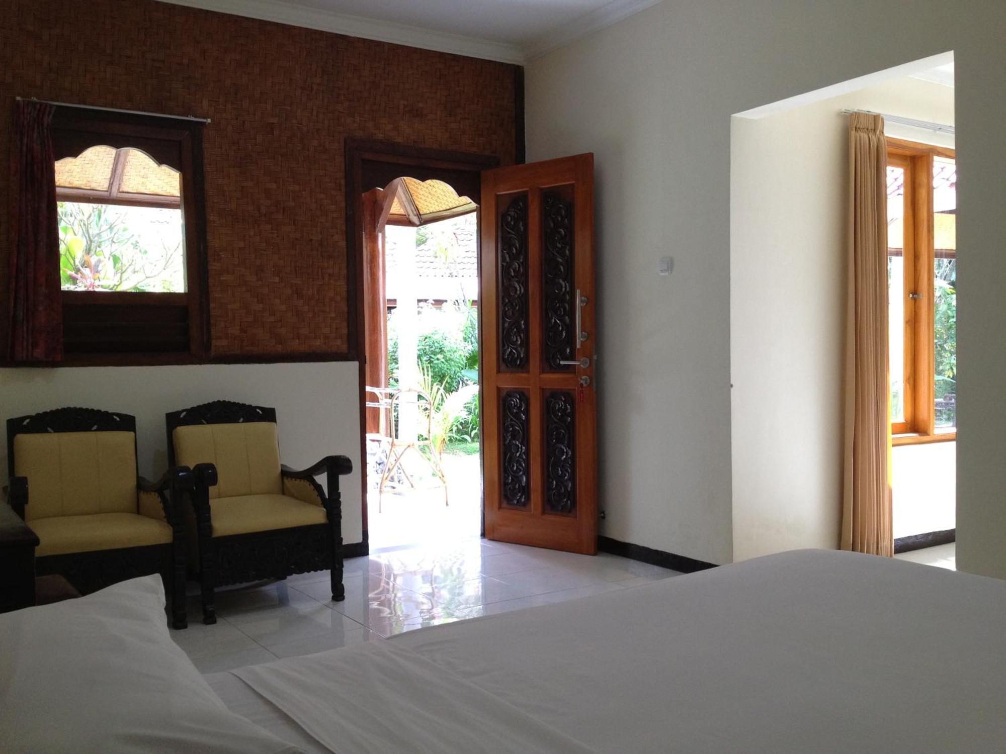Astina Hotel Lovina Стая снимка