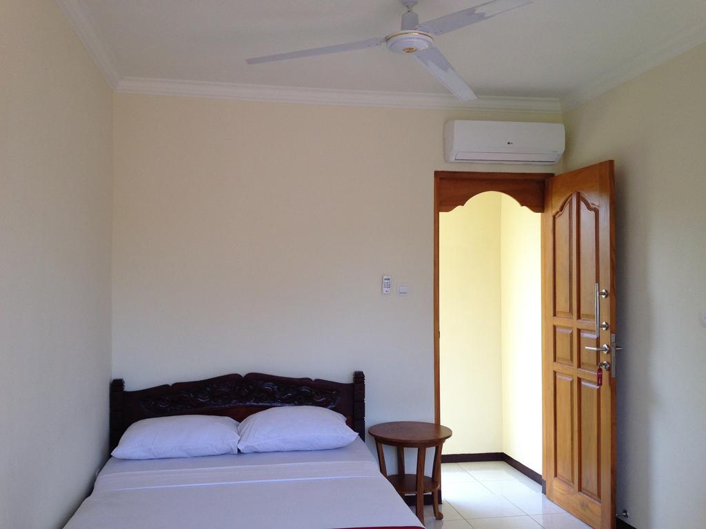 Astina Hotel Lovina Екстериор снимка